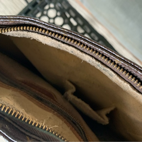 **RETIRED** Spacious LV shoulder purse. - Picture 4 of 8